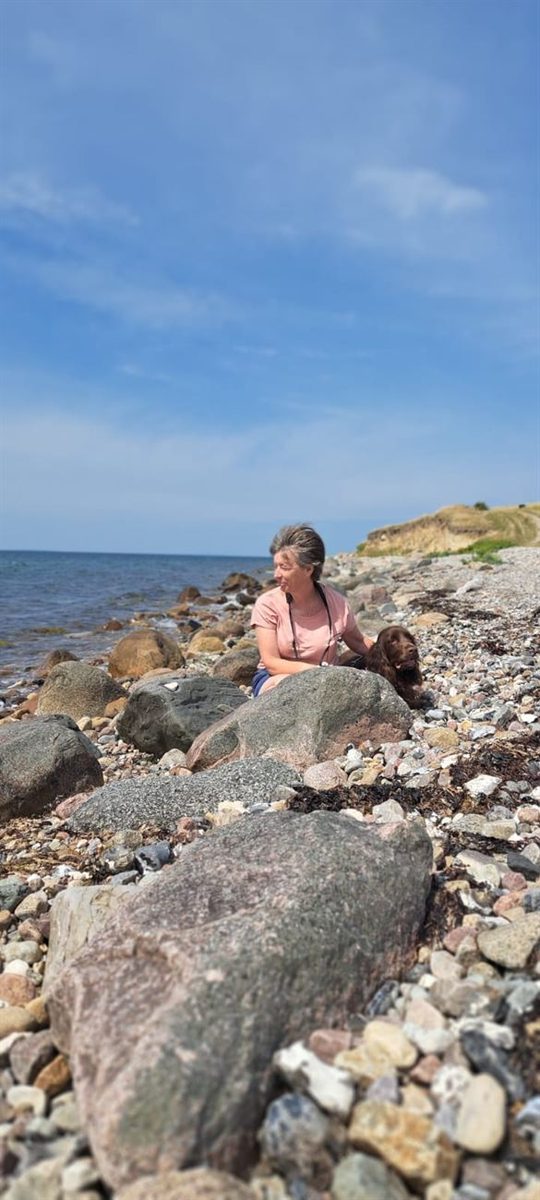Yvonne Engelen buiten in de natuur